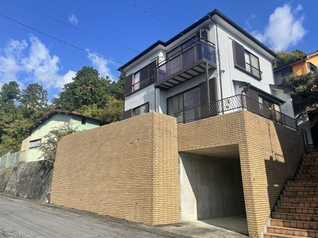 真鶴町岩・建物内外が美装な3SDKの戸建住宅