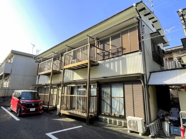 岩本アパート(中央)