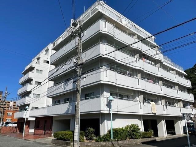【中古マンション】サニーパレス湯河原第1、土肥4丁目地内にあるマンションの新規公開物件です。